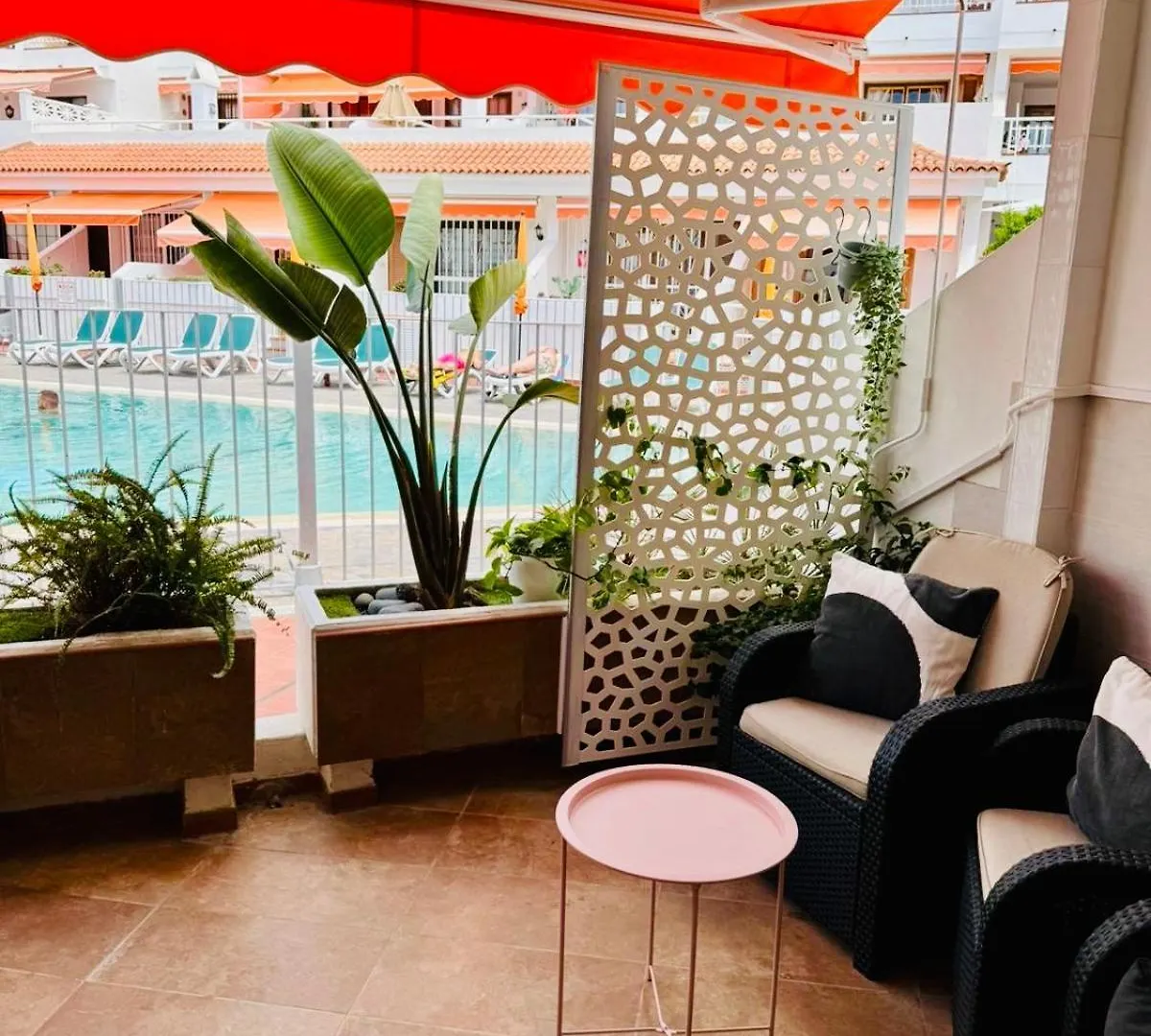 Apartment With Terrace And Pool, Los Cristianos