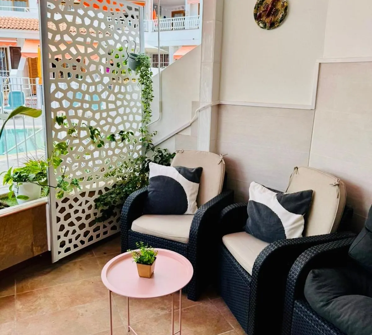 Apartment With Terrace And Pool, Los Cristianos
